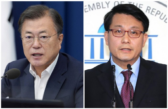 문재인 대통령(왼쪽)과 윤상현 국민의힘 의원. <연합뉴스>